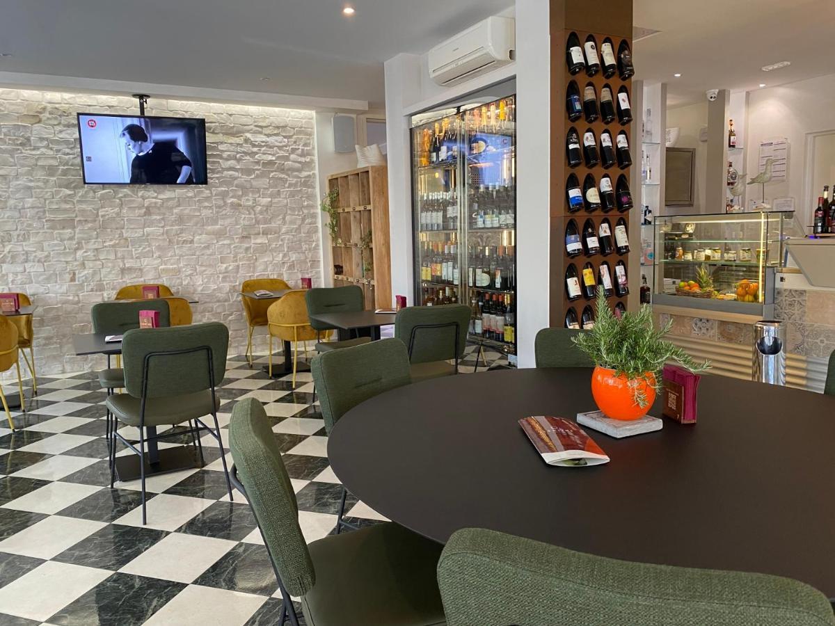 Hotel Croce Di Malta لينانو سابيادورو المظهر الخارجي الصورة