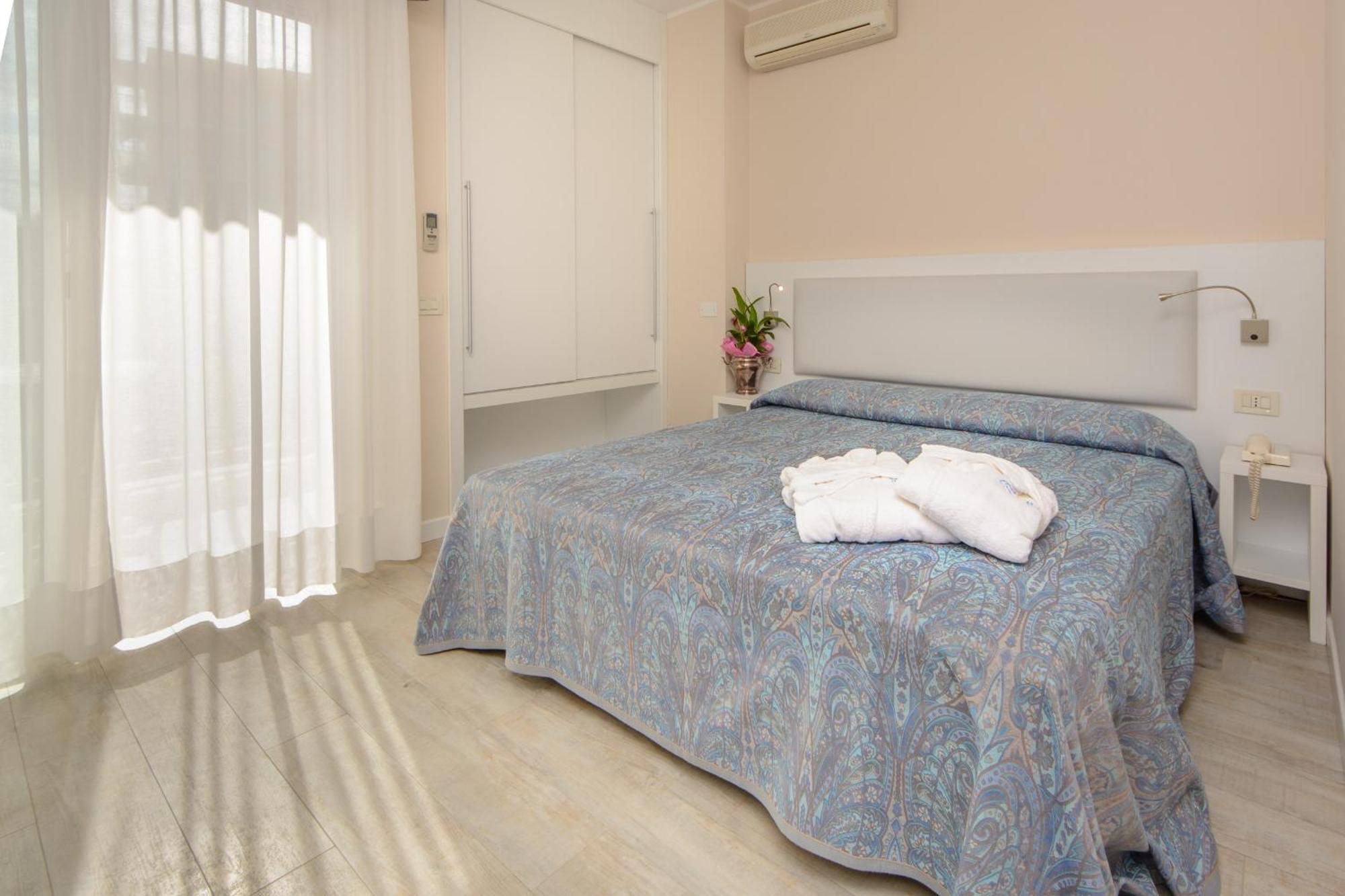 Hotel Croce Di Malta لينانو سابيادورو الغرفة الصورة